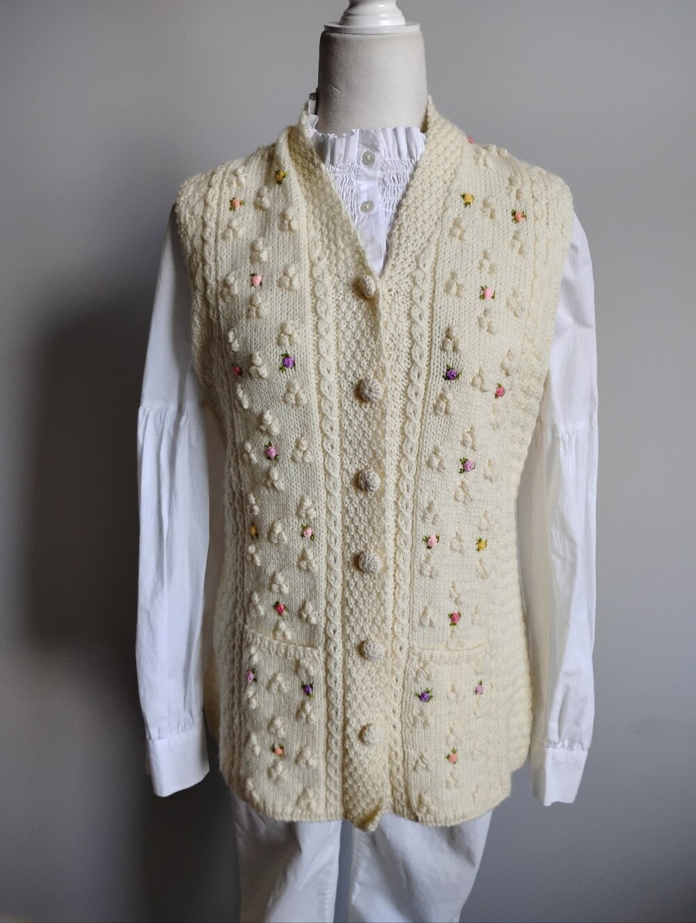 Smith's Of Bermuda Vintage Pure Wool Sweater Vest Cream Pastel Rosettes Size Med - Picture 4 of 16